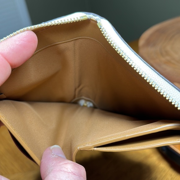 COACH Medium Zip Around Wallet With Floral Print - Picture 15 of 16